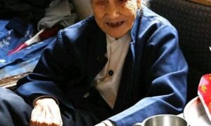 Cụ bà sống thọ 110 tuổi nhờ 4 thói quen 'lười biếng'