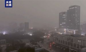 Lốc xoáy càn quét thành phố Trung Quốc, ít nhất 5 người chết, 141 nhà máy hư hại