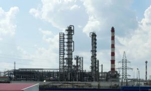 Ukraine tuyên bố tấn công hai nhà máy lọc dầu của Nga