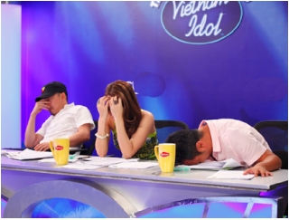 Vietnam Idol tập 2: Choáng với những màn hát 