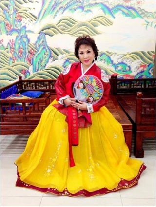 Vũ Hoàng Việt và bồ già xúng xính áo hanbok_1