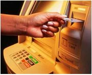 ATM gánh gần 30 loại phí: Lương Việt</p alt=