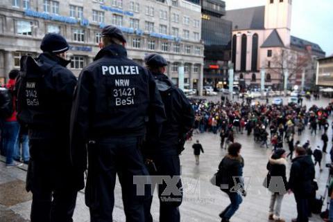 Düsseldorf: Triển khai hàng trăm cảnh sát truy quét tội phạm đến từ Bắc Phi - 0