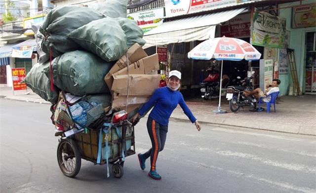 Tết đổi đời của chị ve chai nhặt được 5 triệu yên - 0