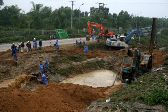 Sao cứ nhắm mắt bắt tay làm ăn với Tàu? - 0