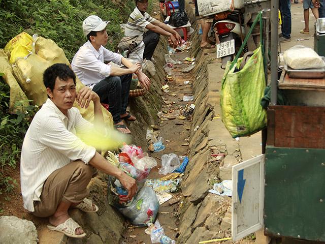 Bơ phờ ở Đền Hùng: Đừng đẩy nữa, sắp chết ngạt rồi - 5