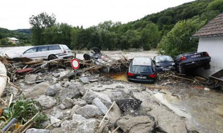 Baden-Württemberg: Lũ lụt cuốn trôi nhà cửa, ô tô, 3 người thiệt mạng - 2