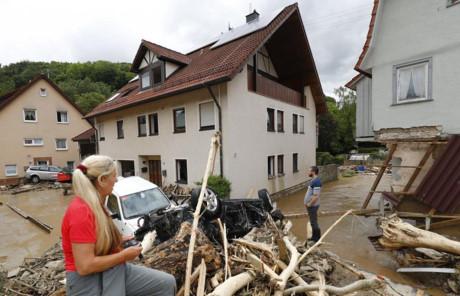 Baden-Württemberg: Lũ lụt cuốn trôi nhà cửa, ô tô, 3 người thiệt mạng - 5