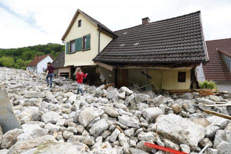 Baden-Württemberg: Lũ lụt cuốn trôi nhà cửa, ô tô, 3 người thiệt mạng - 10