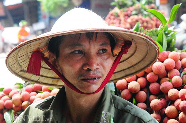 Thương lái Trung Quốc tràn ngập chợ vải thiều, ép giá nông dân - 4