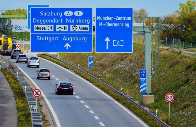 Với vận tốc 290 km/h trên Autobahn ở Đức có gì đặc biệt? - 0