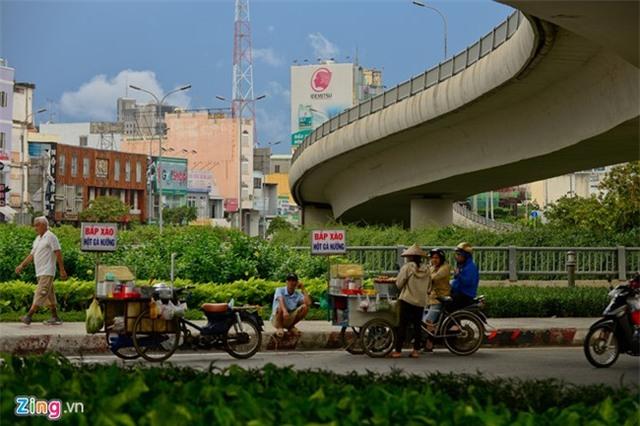 Những người không nghỉ lễ ở Sài Gòn - 4