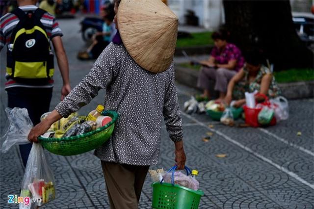 Những người không nghỉ lễ ở Sài Gòn - 7