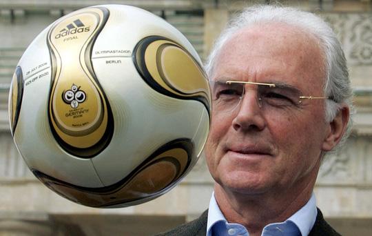 Beckenbauer- Huyền thoại sống của Bóng đá Đức bị sờ gáy - 0