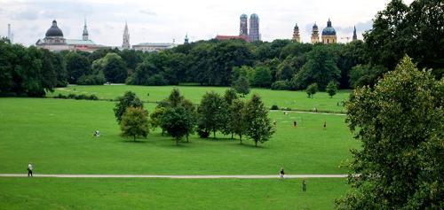 Sóng biển trên mặt kênh trung tâm thành phố München - 1