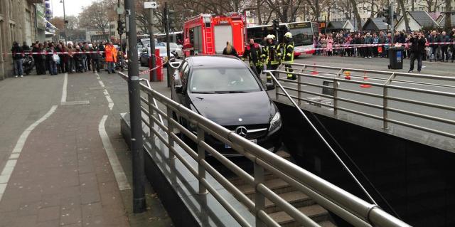 Köln: Thanh niên đậu xe bá đạo - 0