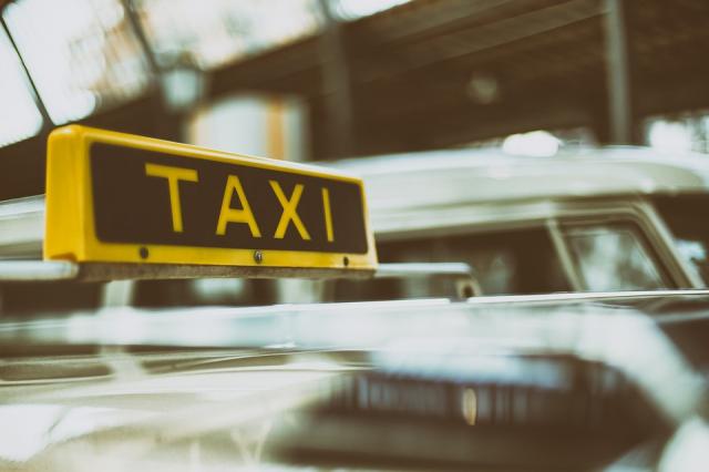 Tiếng Đức giao tiếp khi cần thuê xe và đi Taxi - 0