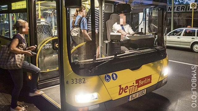 Berlin: Đi xe Bus không có vé và bị đuổi xuống xe, thanh niên tấn công tài xế - 0