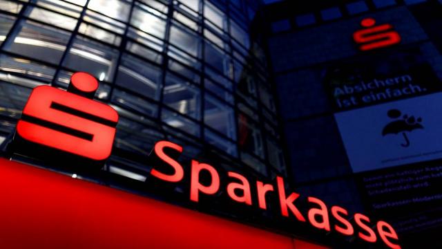 Lần đầu ở Đức: Rút tiền ở Sparkasse phải trả phí, khách hàng giận dữ vì mất tiền phi lí - 0