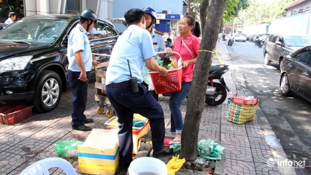 Sai lầm của người phụ nữ bán rong khiến ông Hải cho tịch thu hết hàng hóa - 4