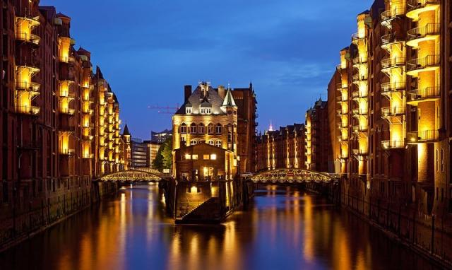 Speicherstadt - Khu nhà kho lớn nhất thế giới trong thành phố cảng Hamburg ở Đức - 0