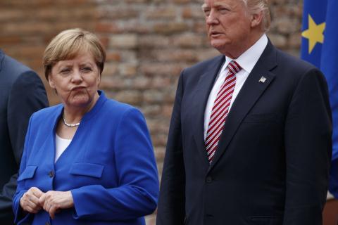 Chê người Đức rất xấu, TT Donald Trump lại muốn gây sự với bà Merkel ? - 0