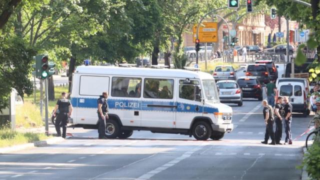 Berlin: Ô-tô khả nghi đậu ngay gần nhà trẻ, cảnh sát phong tỏa hiện trường và sơ tán dân cư - 0