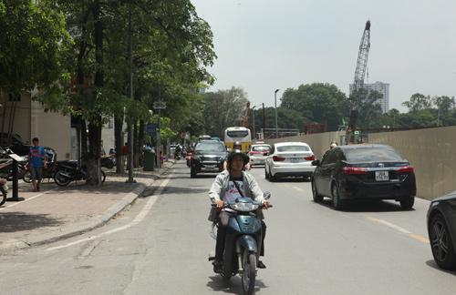 Những tuyến đường Hà Nội bị chặt cây xanh: Ngày ấy - Bây giờ - 7