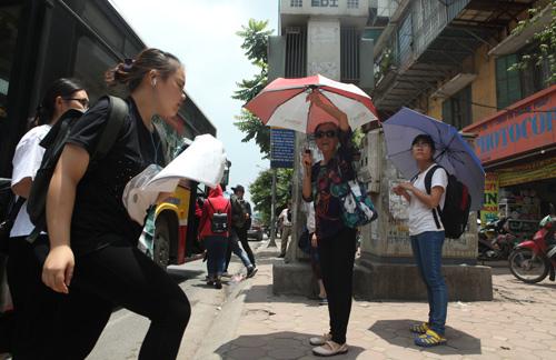 Những tuyến đường Hà Nội bị chặt cây xanh: Ngày ấy - Bây giờ - 14