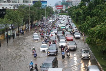 Đường vừa làm xong, tốn cả trăm tỉ vẫn ngập thê thảm - 0