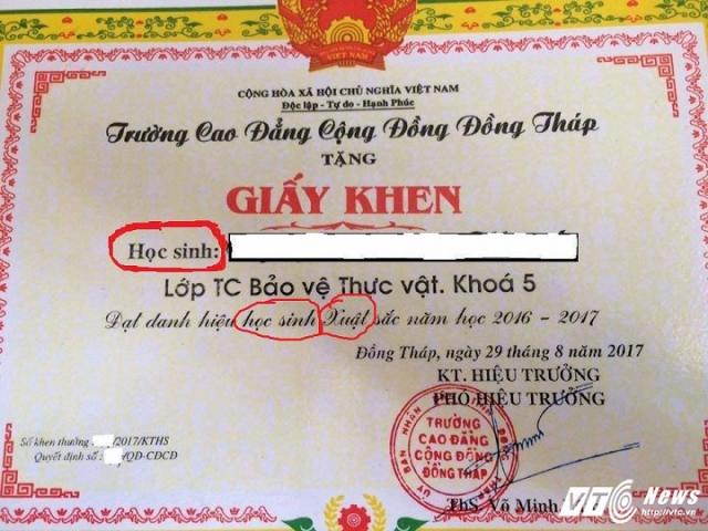 Sinh viên không dám treo bằng khen ‘học sinh xuất sắc’ lên tường nhà - 1