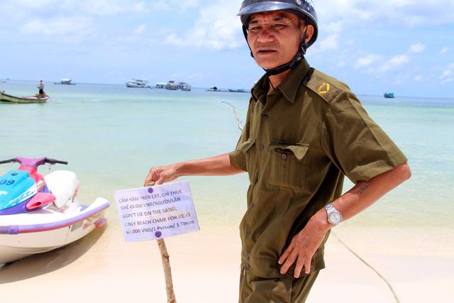 Du khách sốc với bảng cấm nằm trên bãi biển ở Phú Quốc - 0