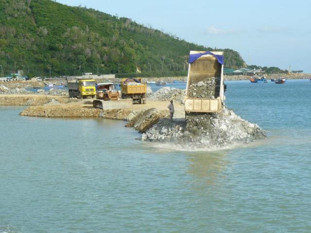 Lại tàn phá vịnh Nha Trang - 1