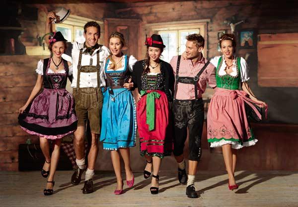 Dirndl trang phục truyền thống quyến rũ của người Đức - 0