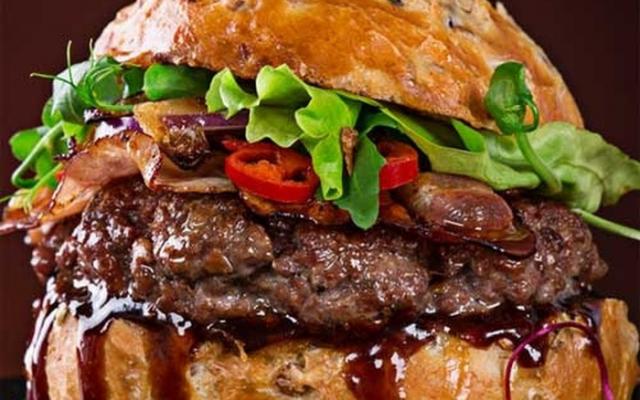 Lạ lùng món Hamburger côn trùng ở Đức - 0