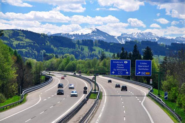 Autobahn: Tài xế Đức là những tay lái chuyên nghiệp và nghiêm túc nhất thế giới - 0