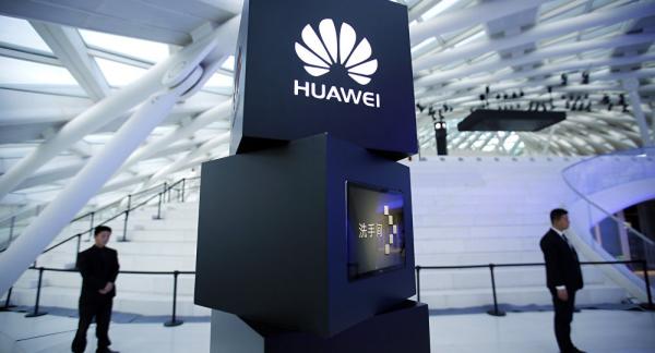 Lo sợ bị gián điệp, Mỹ tìm cách “cấm cửa” điện thoại thông minh Huawei - 0