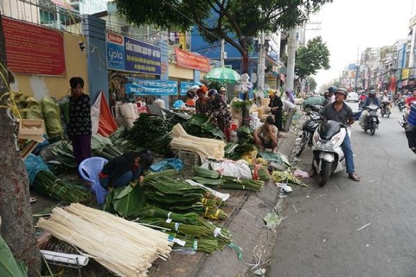 120.000 đồng một bó lá dong bán vỉa hè Sài Gòn - 8