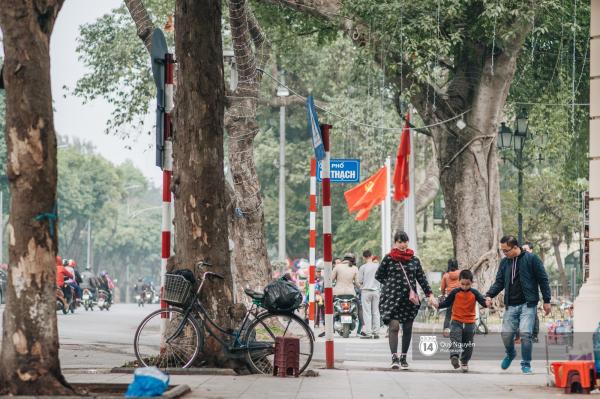 Buổi sáng cuối cùng của năm chẳng còn khói bụi hay dòng người tất tả ngược xuôi, Hà Nội bỗng bình yên đến lạ - 3