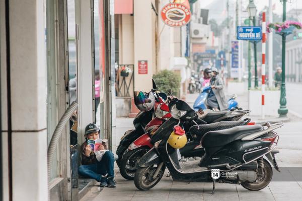 Buổi sáng cuối cùng của năm chẳng còn khói bụi hay dòng người tất tả ngược xuôi, Hà Nội bỗng bình yên đến lạ - 7