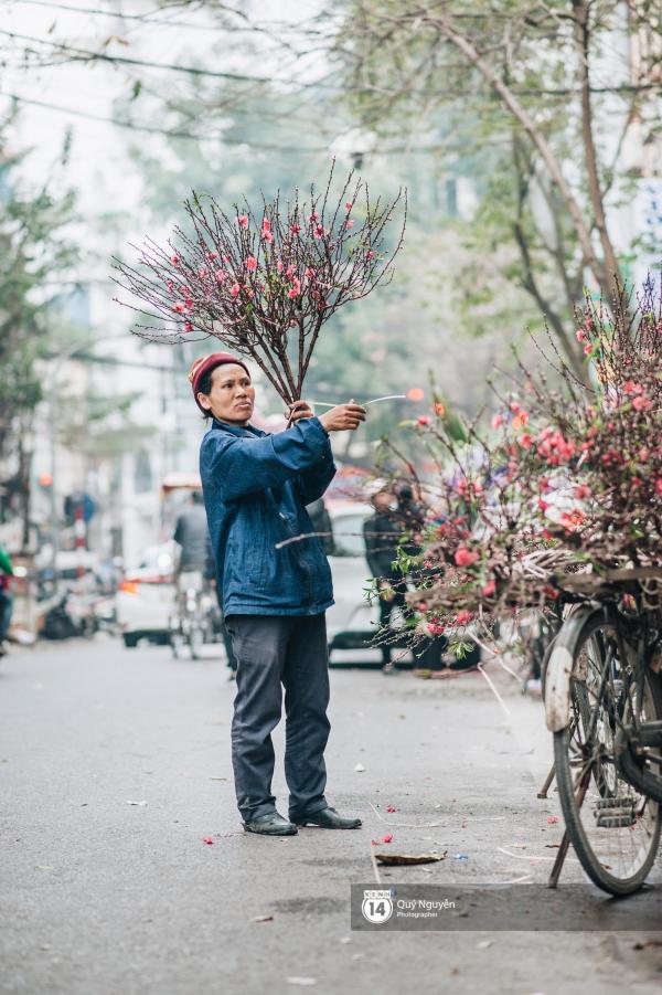 Buổi sáng cuối cùng của năm chẳng còn khói bụi hay dòng người tất tả ngược xuôi, Hà Nội bỗng bình yên đến lạ - 10