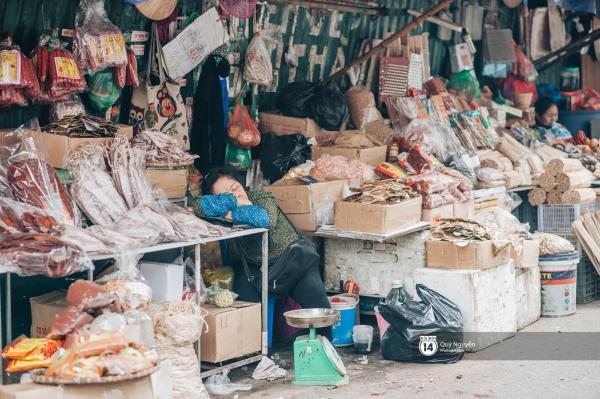 Buổi sáng cuối cùng của năm chẳng còn khói bụi hay dòng người tất tả ngược xuôi, Hà Nội bỗng bình yên đến lạ - 14