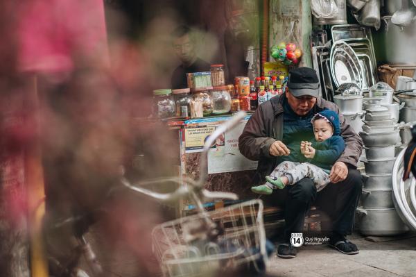 Buổi sáng cuối cùng của năm chẳng còn khói bụi hay dòng người tất tả ngược xuôi, Hà Nội bỗng bình yên đến lạ - 19