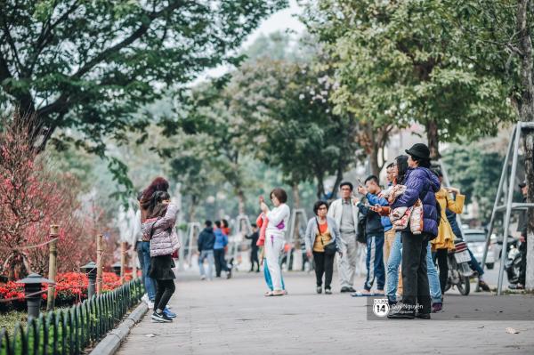 Buổi sáng cuối cùng của năm chẳng còn khói bụi hay dòng người tất tả ngược xuôi, Hà Nội bỗng bình yên đến lạ - 25