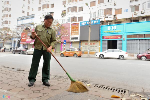 Những người ra đường mưu sinh ngày mùng 1 Tết - 1