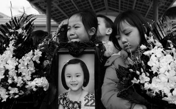 ‘Con tặng lại ánh sáng cho bạn khác nhé’: Trả lại thân xác này, nhẹ nhàng bay lên nhé bé An! - 3