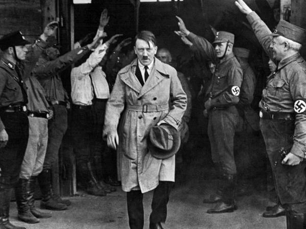 Trùm phát xít Hitler có thật đã tự sát trong hầm ngầm? - 0