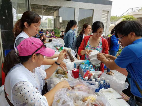 CHÀO BUỔI SÁNG: Thấm đẫm tình người sau vụ cháy chung cư, Câu chuyện chú chó cứu chủ, Tài xế dũng cảm không bẻ lái - 1