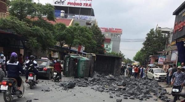 CHÀO BUỐI SÁNG: 3 lý do không nên hợp thức hóa mại dâm tại Việt Nam, Cộng đồng mạng góp tiền ủng hộ tài xế bẻ lái cứu hai cô gái ngã xe ở Hải Phòng - 1