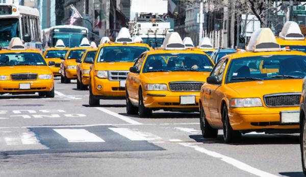 Vì sao taxi New York thường sơn màu vàng? - 0